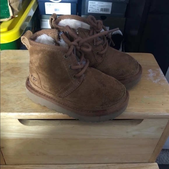 Lightly used uggs - Picture 2 of 4